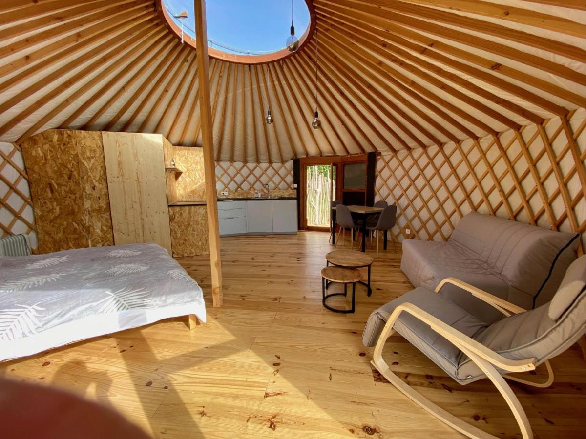 Yourte 2-4 Personnes Avec Spa Saint-Laurent-de-Lévézou Dış mekan fotoğraf